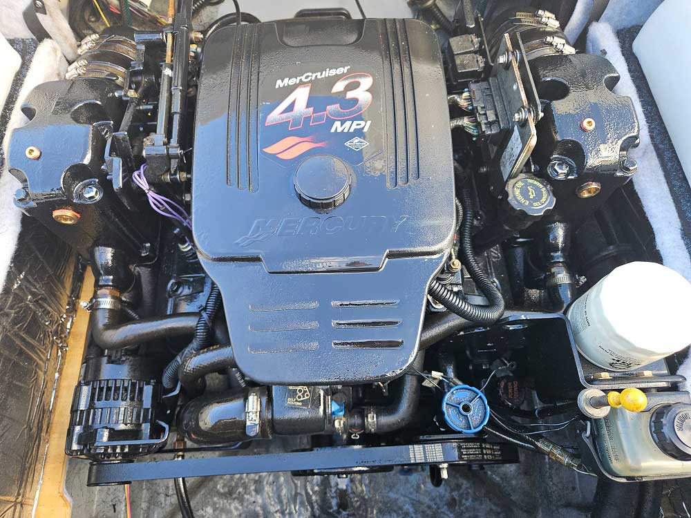 bayliner 2152-220hp-mpi-v6