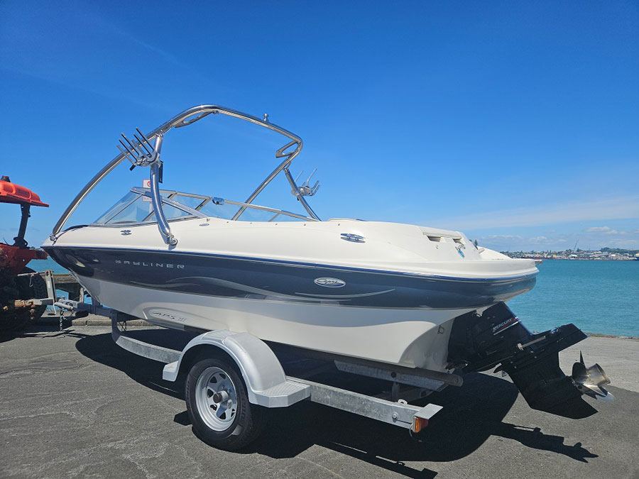 V8 Mercruiser Low Hours Bayliner V8 Mercruiser Low Hours Bayliner